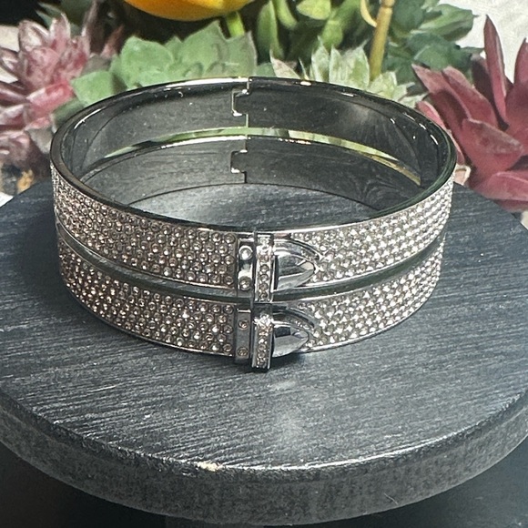 -Swarovski crystals- bracelet Distinct silver bangle diamonds - Picture 1 of 6